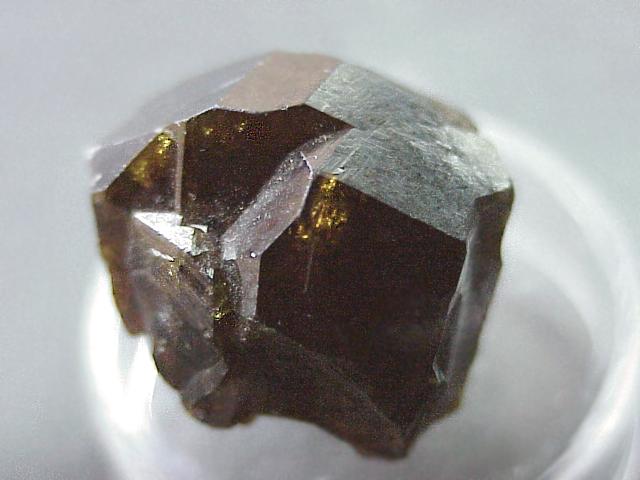 Андрадит  (минерал группы гранатов)