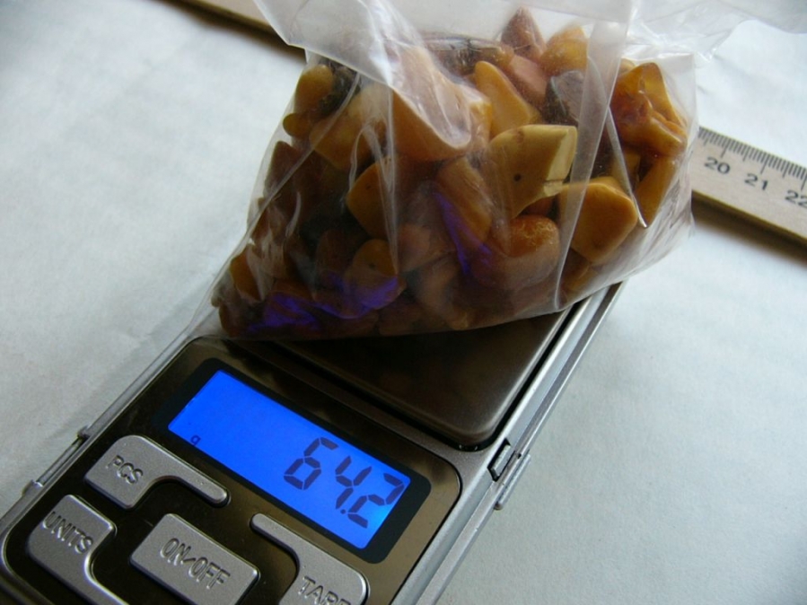 Натуральный янтарь-бурштин 64 грамма, на вес: 500 $ • Объявления • Mineral Catalog