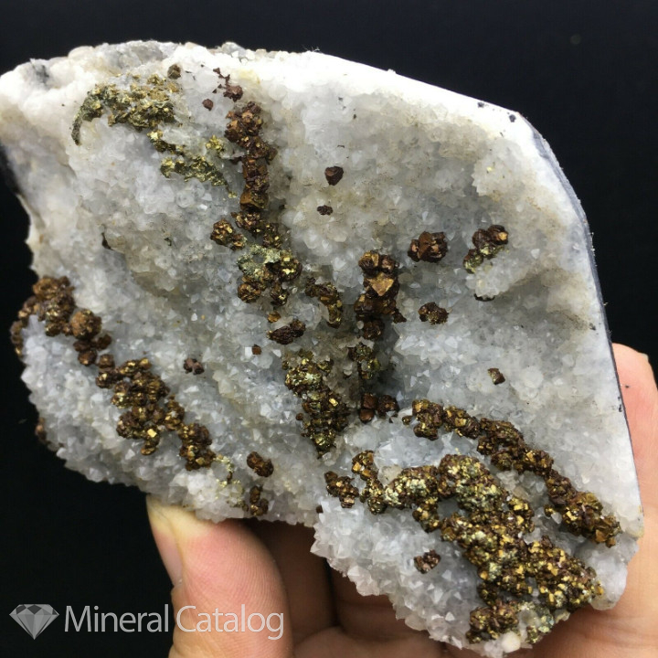 Кварц,пирит: 350 ₴ • Объявления • Mineral Catalog