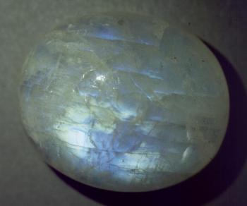 Лунный камень  (ирризирующие полевые шпаты) (Moonstone)