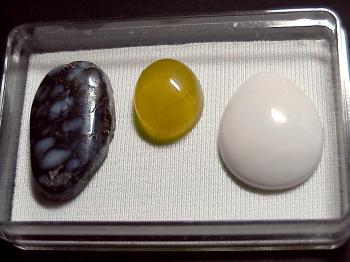 Опал  обыкновенный  (опал без оптич. эффекта) (Common Opal)