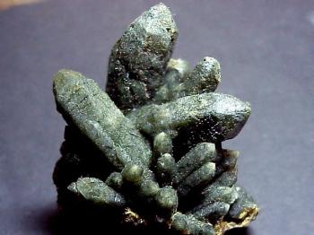 Празем  (кварц с вкл. актинолита или гарниерита) (Prase, Green Quartz)