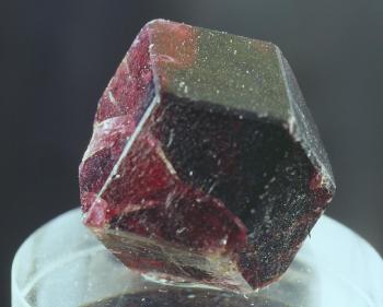 Альмандин   (минерал группы гранатов) (Almandite)