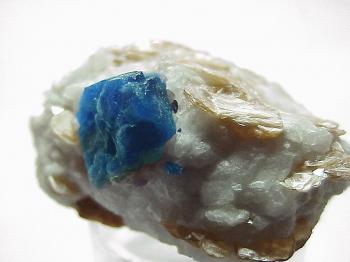 Сапфировая  шпинель  (синяя шпинель) (Blue Spinel)