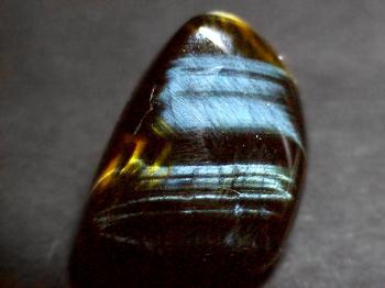 Соколиный глаз  (разн. кварц. родусит-асбеста) (Howk`s-Eye Quartz)