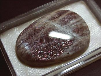 Солнечный камень  (ирризирующий полевой шпат) (Sunstone)