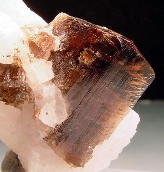 Клиноцоизит (Clinozoisite)