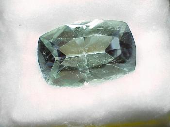 Гидденит  (зеленый сподумен) (Hiddenite)