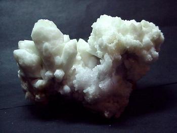 Кварц  молочный  (разн. кварца) (Milky Quartz)