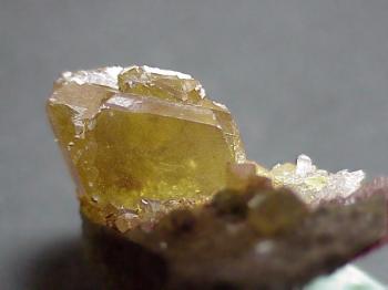 Клейофан  (ювел. желтый и зеленый сфалерит) (Cleiophane)