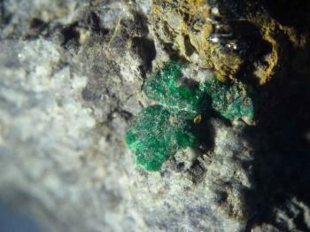 Голдманит  (минерал группы граната) (Goldmanite)